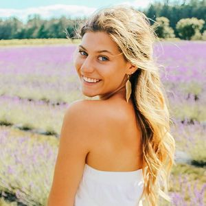 Meet your Posher, Carlina